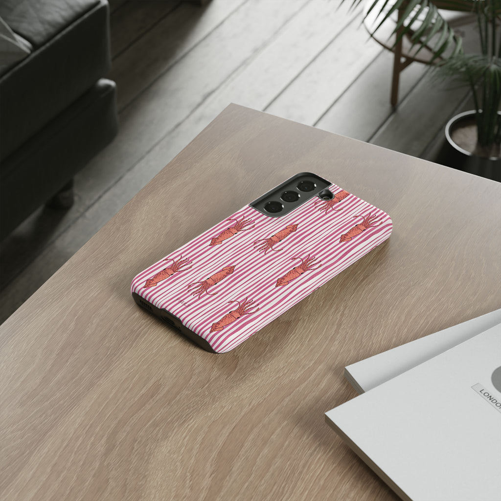 Cover per telefono con striscia di calamaro — Fantasia rosa di creature marine