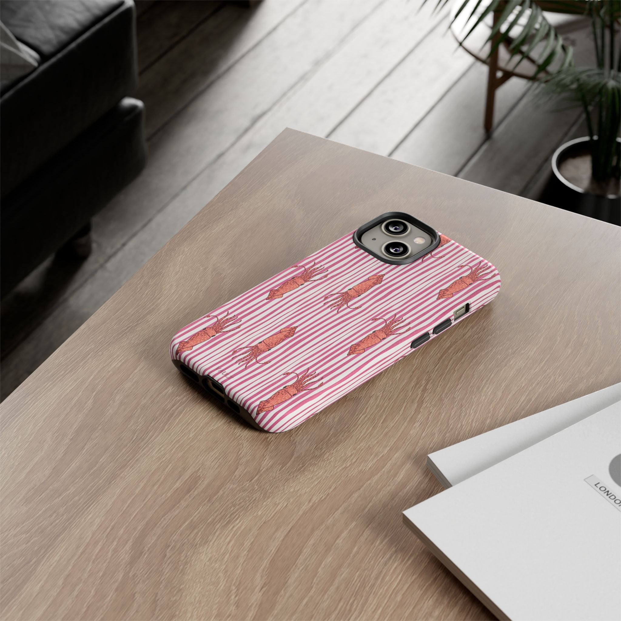 Cover per telefono con striscia di calamaro — Fantasia rosa di creature marine
