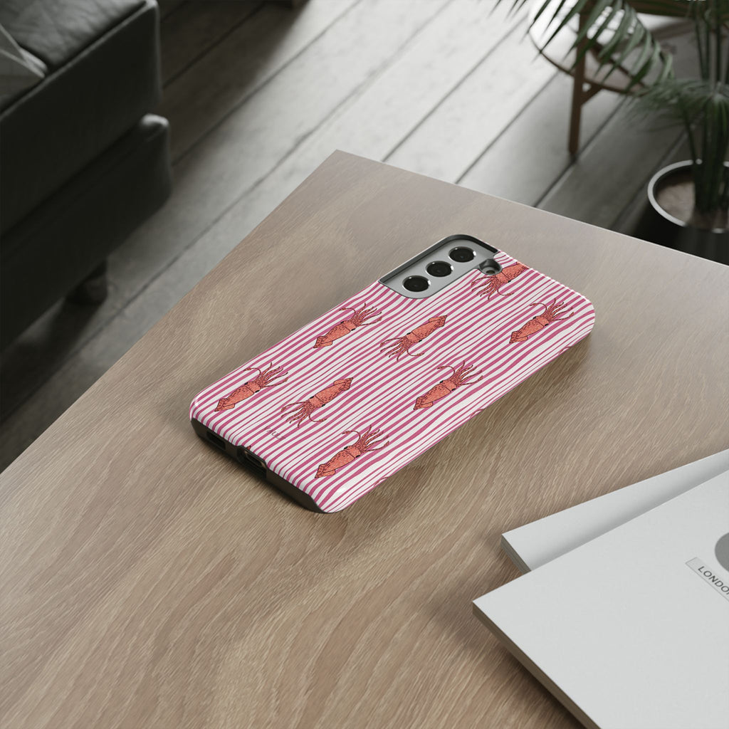 Cover per telefono con striscia di calamaro — Fantasia rosa di creature marine