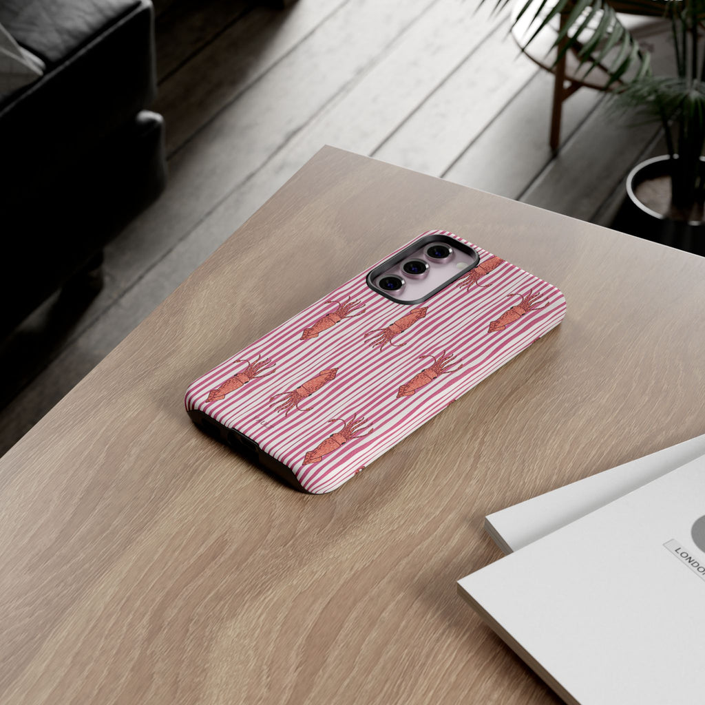 Cover per telefono con striscia di calamaro — Fantasia rosa di creature marine
